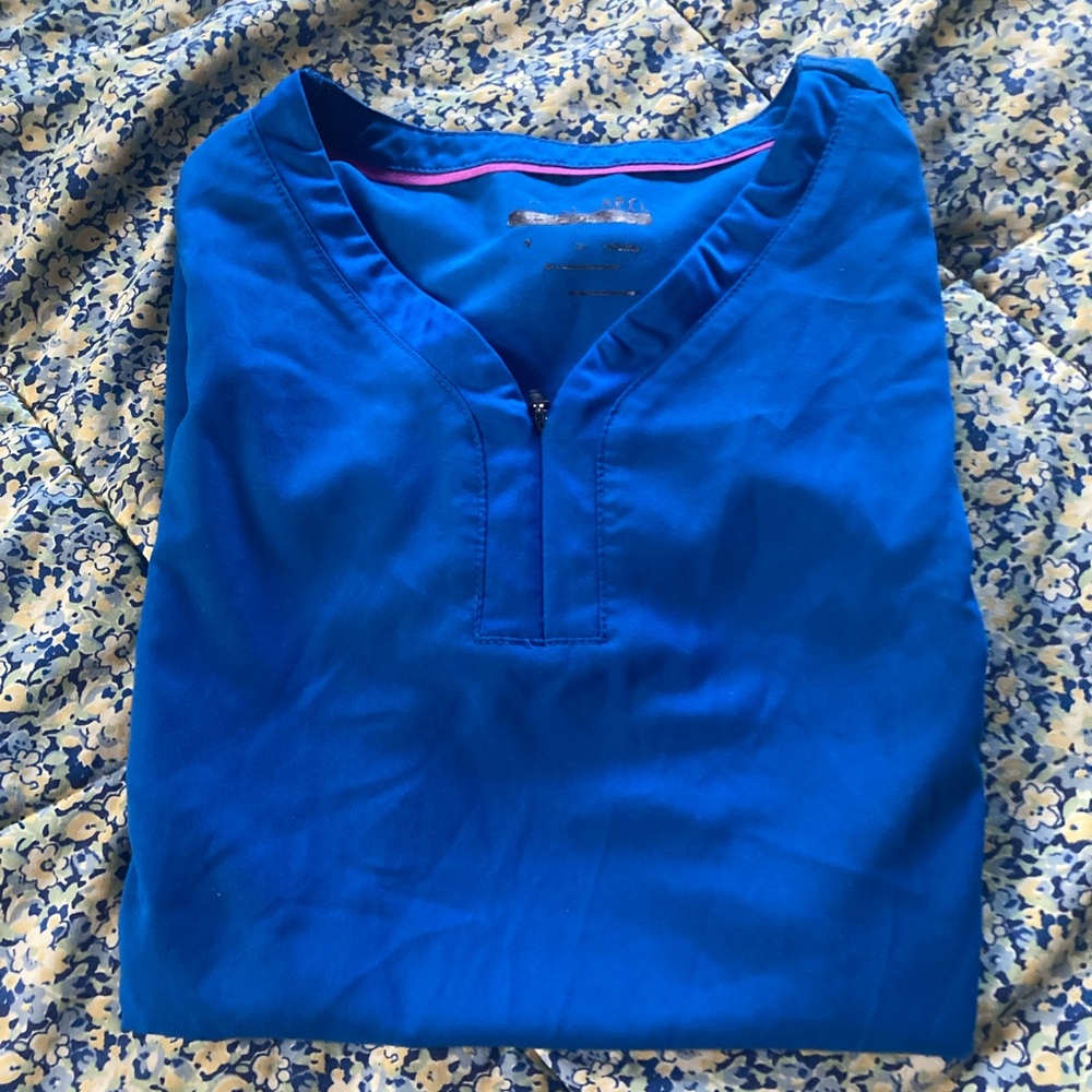 Scrub top